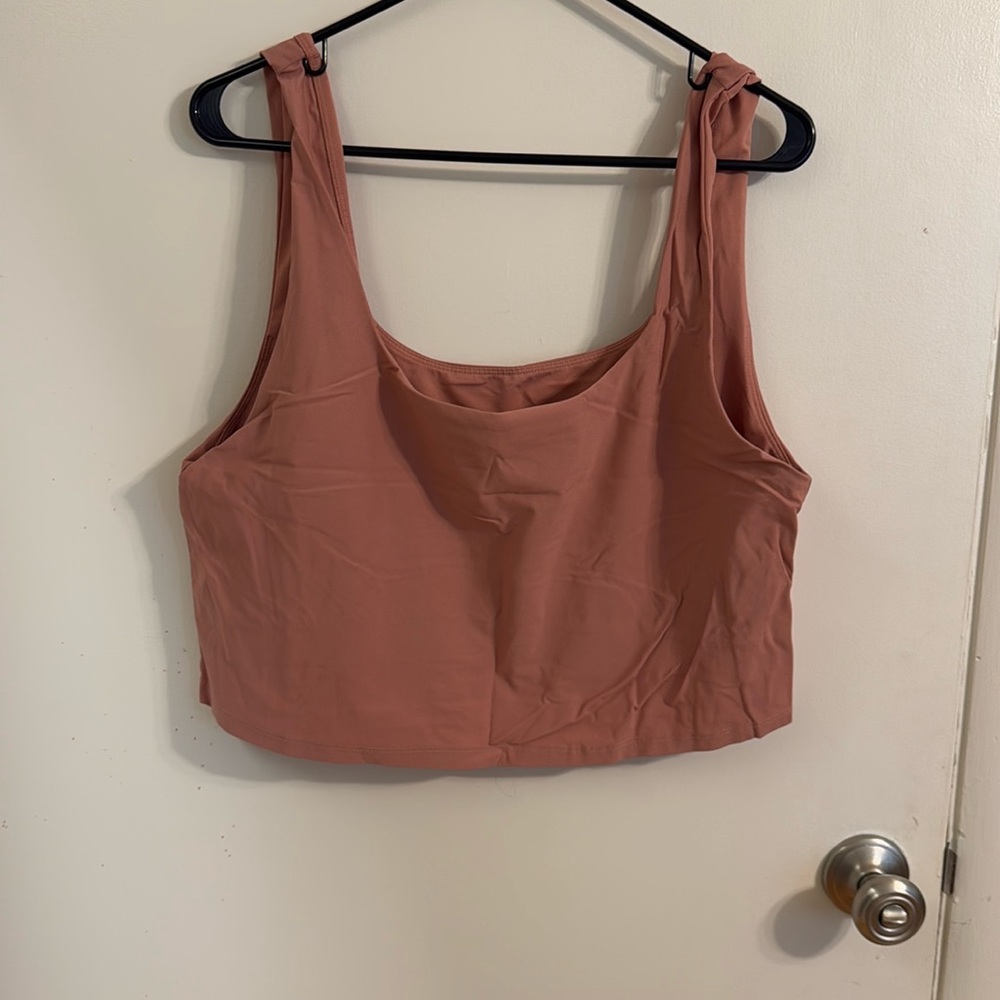 2X athletic cropped tank with built in bra